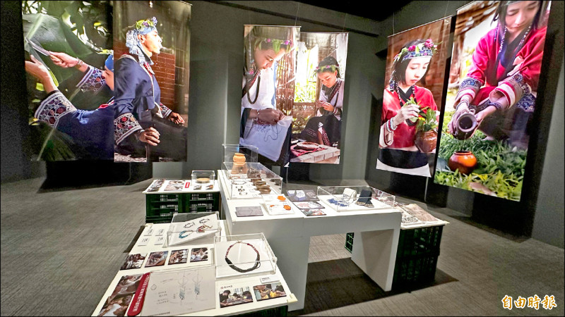 南科考古館「千年俯瞰400：走向西拉雅族的原住民考古」特展，呈現西拉雅族悠久的生活歷史與民族發展。（記者劉婉君攝）