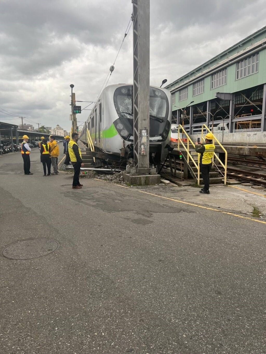 單日2起調車衝撞 台鐵：員工取巧造成、不可原諒