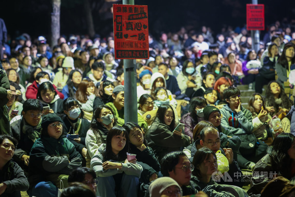 「一邊哭一邊跨年」成話題！台北大安森林公園奇特活動登上國際媒體