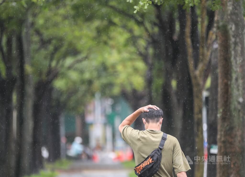 今午後全台防強陣雨 桃園以北恐有豪雨,新竹沿海風力強