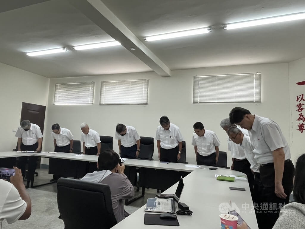 醫師走斑馬線遭撞亡 欣欣客運董事長鞠躬請辭負責