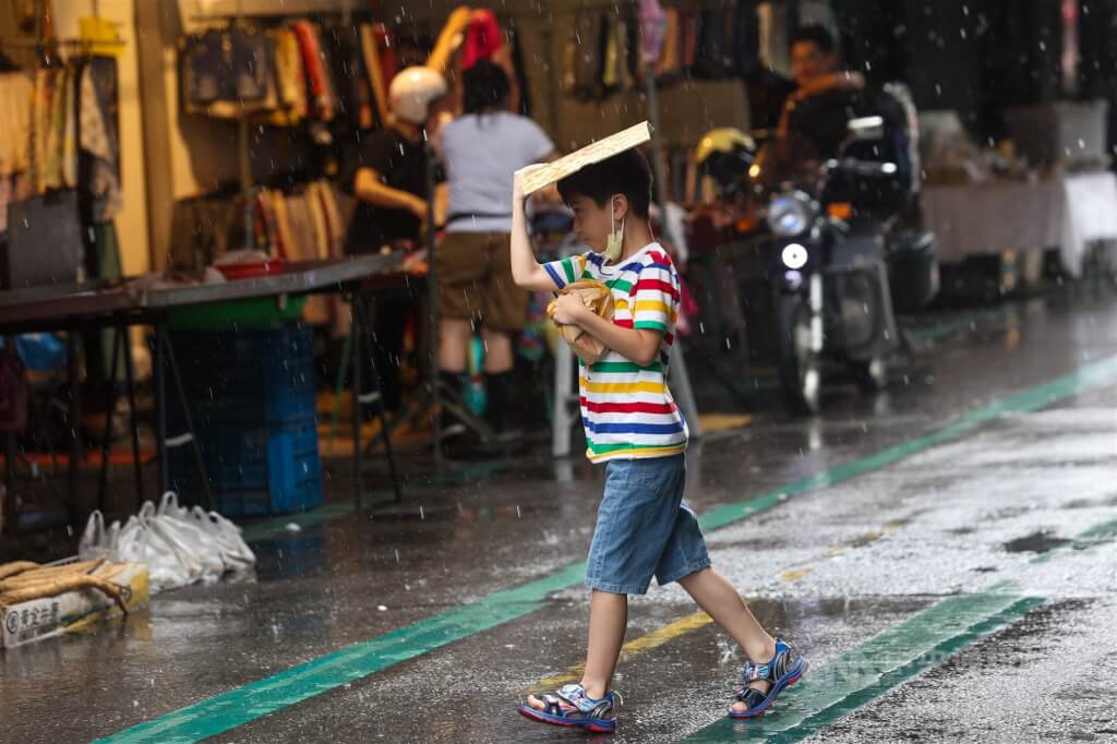 花東防豪雨+海水倒灌警戒！22日起天文大潮來襲、各地天氣不穩定